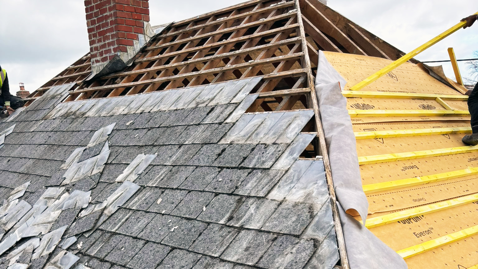 Old failing roof about to be replaced by an experienced Roofer
